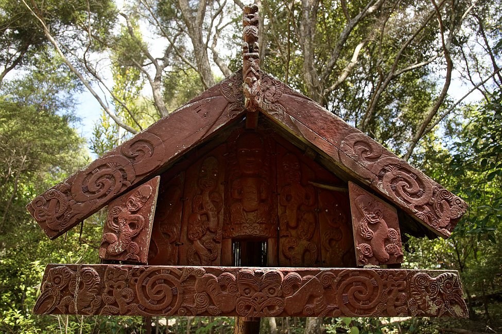 nz12-02-14_012.jpg - site Maori, un autel censé éloigner les mauvais esprits Far North District Kerikeri