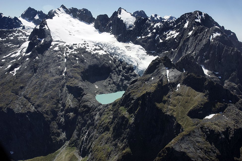 nz12-01-24_280.jpg - mt Revelation, Taiaroa peak, Mt Tunawaiki et lac Queenstown District parc du Mont Aspiring
