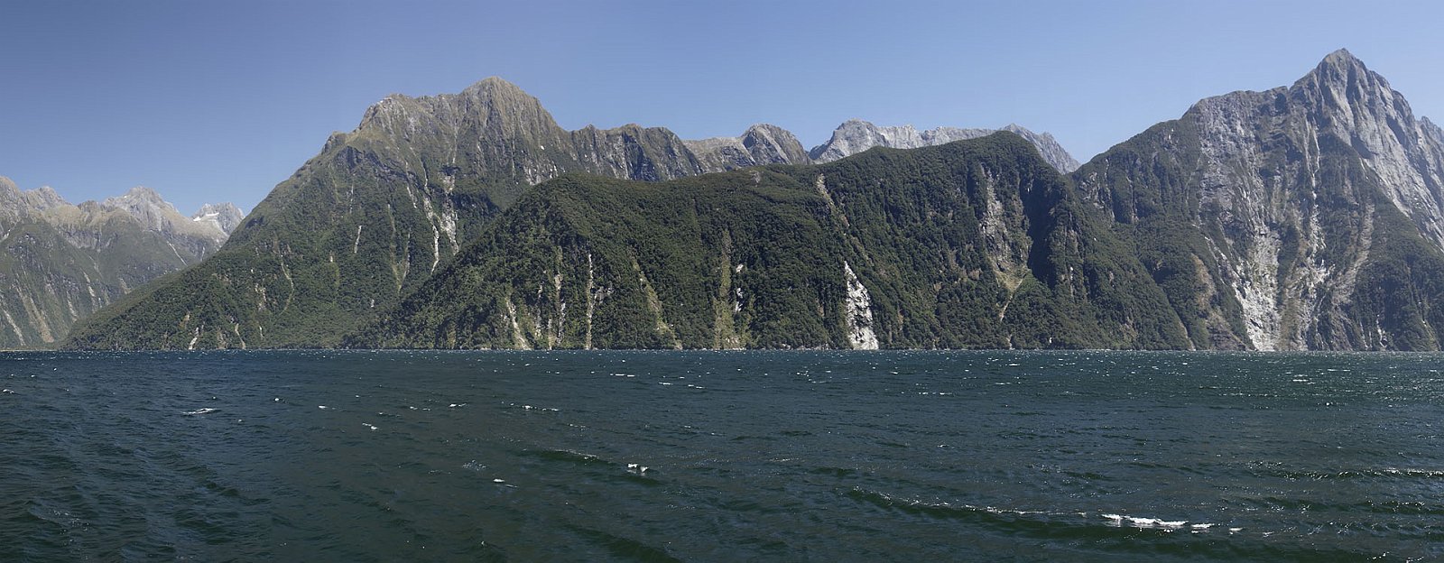 nz12-01-24_240.jpg - Southland Milford Sound