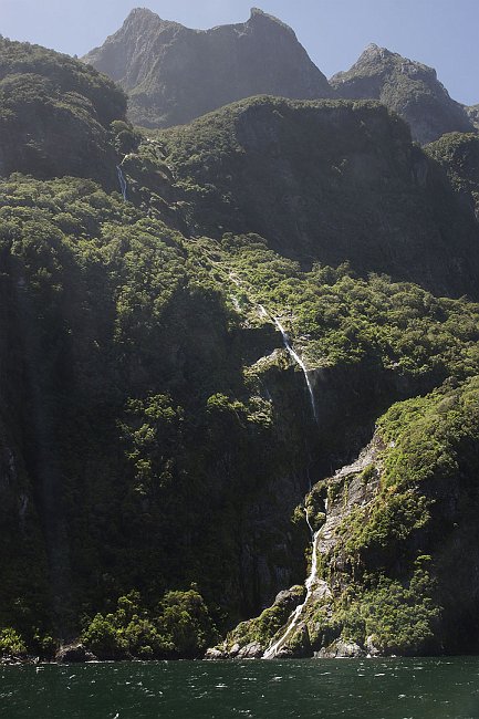 nz12-01-24_200.jpg - Southland Milford Sound