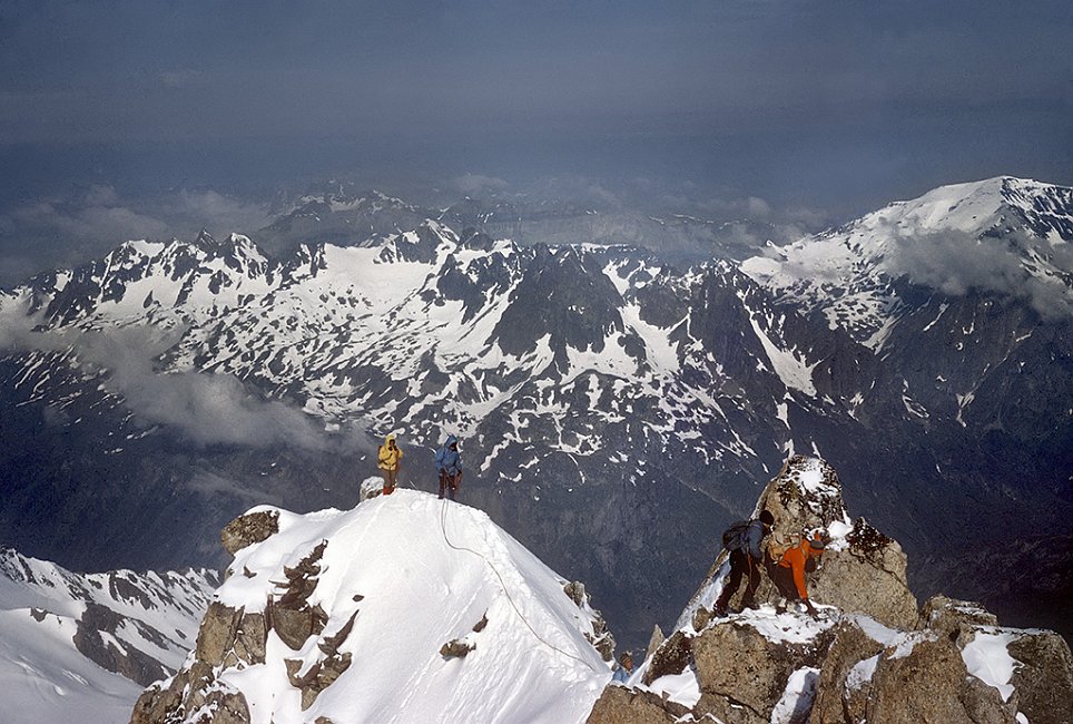 fra1966-07_02_stage-UCPA-course-Aiguille-du-Tour.jpg - Course à l'Aiguille du Tour en 1966 L'appareil est un Zeiss WERRA I équipé d'un Tessar 2.8/50 sans cellule de mesure d'exposition