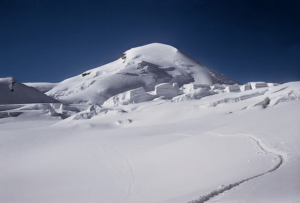 fra1966-07_07_stage-UCPA-Allalin-Horn.jpg - Mon premier 4 000 m, l'Allalin Horn dans le Valais, en 1966 L'appareil est mon Zeiss WERRA I équipé d'un Tessar 2.8/50 sans cellule de mesure d'exposition